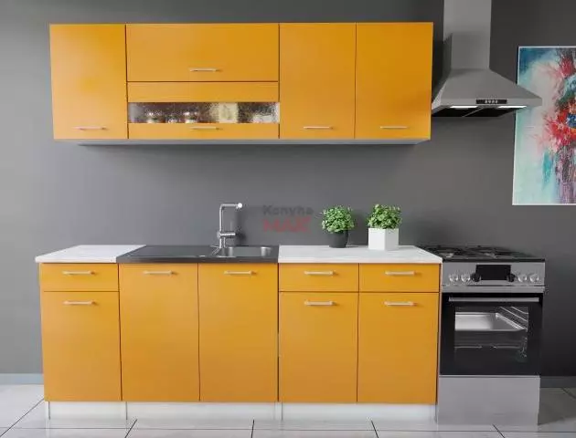 Narancssárga konyhabútor